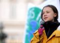 Compañía se disculpa por pegatinas machistas de Greta Thunberg