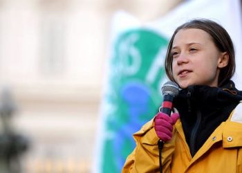 Compañía se disculpa por pegatinas machistas de Greta Thunberg