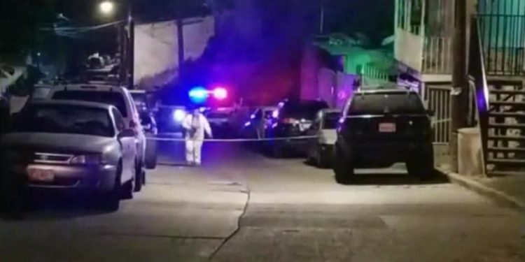 Un ataque armado dejó cinco muertos y más de 100 disparos en bar de Celaya