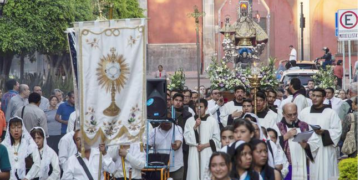 Con la Virgen del Pueblito, Queretanos hacen procesión para frenar pandemia
