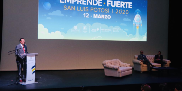 Inaugura Xavier Nava el foro “Emprende Fuerte”