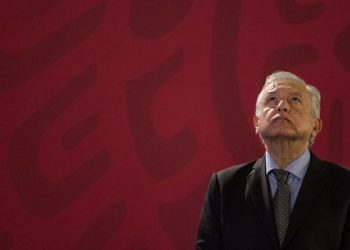 AMLO se dice optimista tras lunes negro