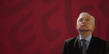 AMLO se dice optimista tras lunes negro