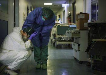 Enfermera de 34 años se suicidó en Italia; dio positivo a coronavirus