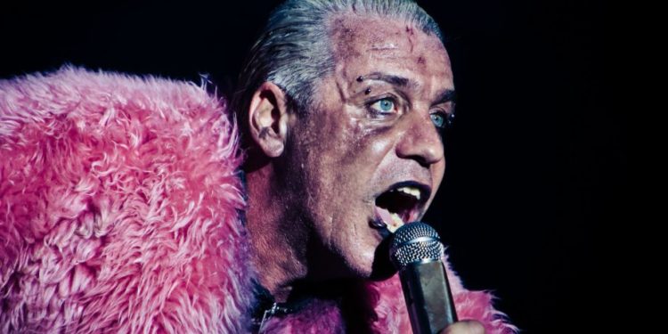 Vocalista de Rammstein es internado por coronavirus