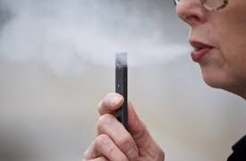 Humo de cigarro y vapeadores podrían transmitir el Covid-19