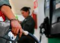 Gasolina cuesta 13 pesos en 23 estados