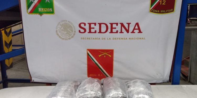 Personal militar aseguró más de 8 kilos de marihuana