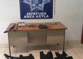 Detienen a presunta banda delictiva con armas, drogas y equipo táctico, en la Huasteca