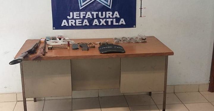 Detienen a presunta banda delictiva con armas, drogas y equipo táctico, en la Huasteca