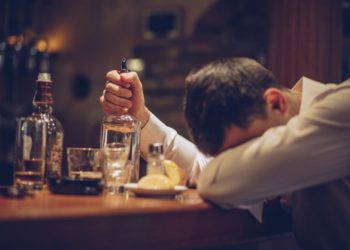 Señales de que podrías tener problemas con el alcohol