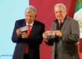 AMLO compra primer cachito para rifa de avión