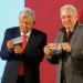 AMLO compra primer cachito para rifa de avión