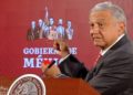 AMLO presume amuletos que recibe de sus seguidores