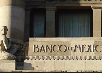 Por Covid-19, Banxico se adelanta y baja tasa de interés a 6.5%