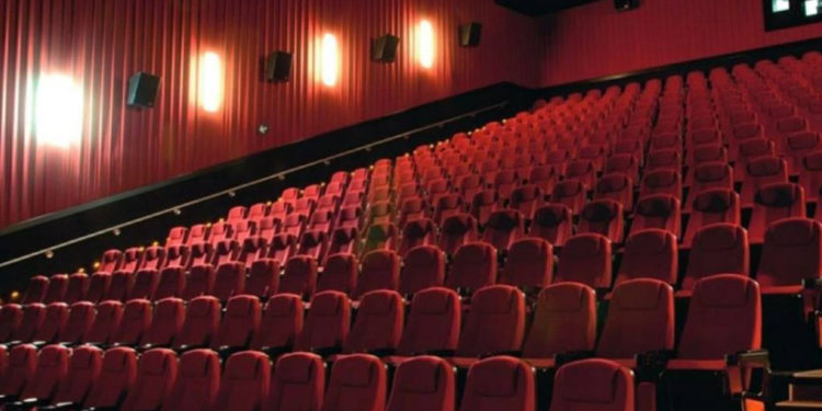Cines y gimnasios se suman a cuarentena