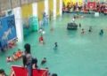 Presos convierten el patio de una cárcel en piscina