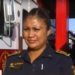 Mujer bombero amamantó a bebé arrojada entre dos muros