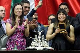 Entregan “Medalla al mérito deportivo” para Alexa Moreno