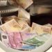 Lavar los billetes para prevenir coronavirus; La opinión de Banxico
