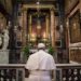 El Papa reza a crucifijo de “La Peste” por coronavirus