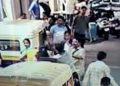 #Video Estornuda en la calle y lo golpean por no cubrirse