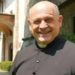 Un sacerdote con coronavirus renuncia a un respirador para salvar la vida de un joven