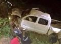 Nueve muertos después de caer camioneta en un barranco