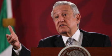AMLO hace llamado por paro pacífico el 9M