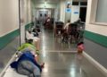 Pacientes en el suelo y amontonados en hospitales de Madrid