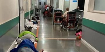 Pacientes en el suelo y amontonados en hospitales de Madrid