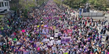 AMLO felicita a mujeres que participaron en marchas