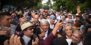 PRD pide a AMLO cancelar giras por coronavirus