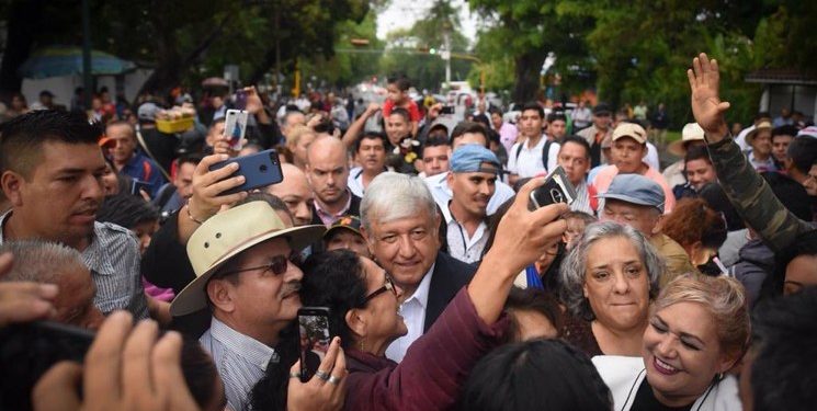 PRD pide a AMLO cancelar giras por coronavirus