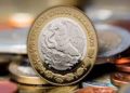 El peso en caída libre; el petróleo en su peor nivel en 21 años
