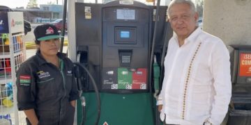 Bajó el precio de la gasolina para ayudar a atemperar la crisis económica: AMLO