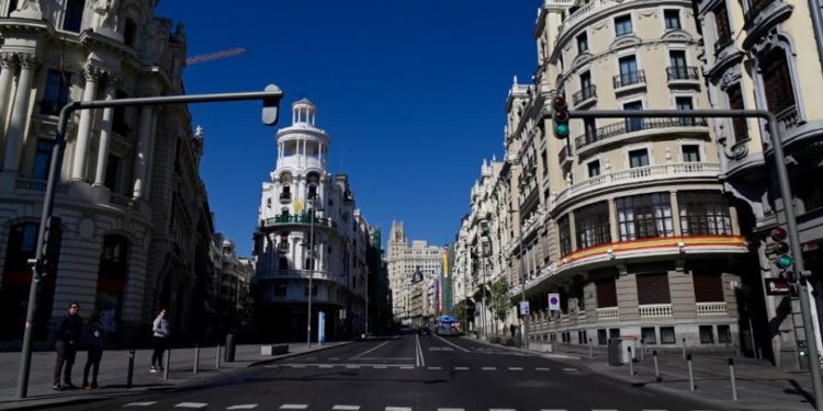 España restringe fronteras por coronavirus