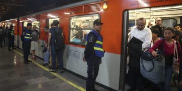 Por falla en tren desalojan a usuarios en Línea 2 del Metro