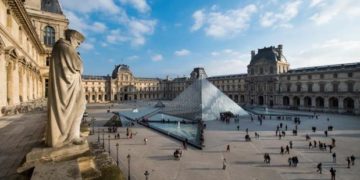 Cierran Museo de Louvre por coronavirus