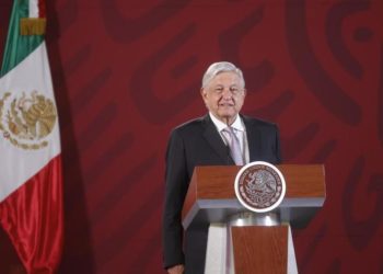 Convocaré a besos y abrazos en el Zócalo cuando termine emergencia: AMLO
