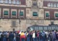 Maestros de CNTE llegan a Palacio Nacional para reunión con AMLO
