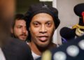 Ronaldinho seguirá en la cárcel, juez rechaza arresto domiciliario