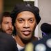 Ronaldinho seguirá en la cárcel, juez rechaza arresto domiciliario