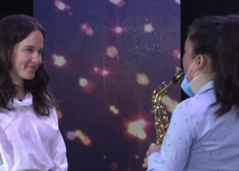 María Elena Ríos toca La llorona junto a Ximena Sariñana