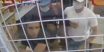 #Video Con todo y cubrebocas asaltan casa de empeño en Ecatepec