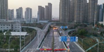 Ejército de EU podría haber llevado coronavirus a Wuhan: China