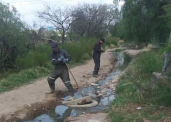 Se realiza desazolve de drenajes en La Pila