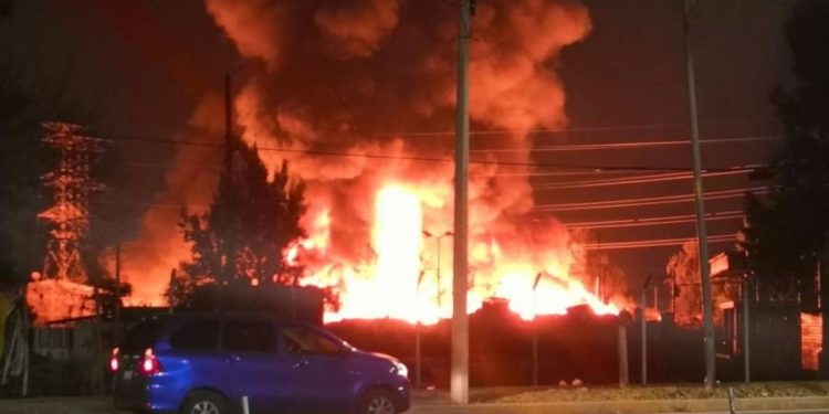 Fuerte Incendio en colonia Central de Abasto de CdMx