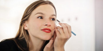 ¿Puedo infectarme si comparto maquillaje con un contagiado de Covid-19?