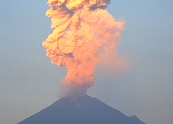 El Popocatépetl registra tres erupciones